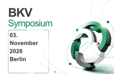 Schriftzug 'BKV Symposium 03. November 2026 Berlin' neben einem abstrakten grün-weißen Kreislaufsymbol