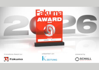 Der 'Fakuma AWARD 2026' auf schwarzem Sockel, darunter die Logos der Fakuma Messe, der K-Zeitung und des Veranstalters P. E. Schall